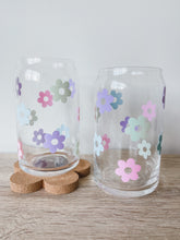 Load image into Gallery viewer, 16 oz Daisy Glass Cup
