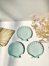 Load image into Gallery viewer, Shell Dish Trinket
