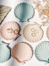 Load image into Gallery viewer, Shell Dish Trinket