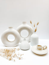 Load image into Gallery viewer, Ceramic Circular Donut Vase