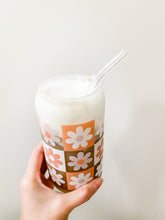 Load image into Gallery viewer, 16 oz. Retro Daisy Cup