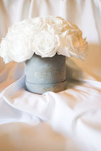 Load image into Gallery viewer, Medium Gray Round Suede box