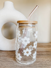 Load image into Gallery viewer, 16 oz Daisy Glass Cup