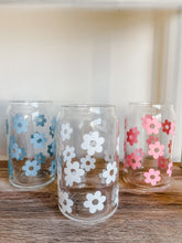 Load image into Gallery viewer, 16 oz Daisy Glass Cup
