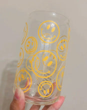 Load image into Gallery viewer, 16 oz Smiley Glass Cup
